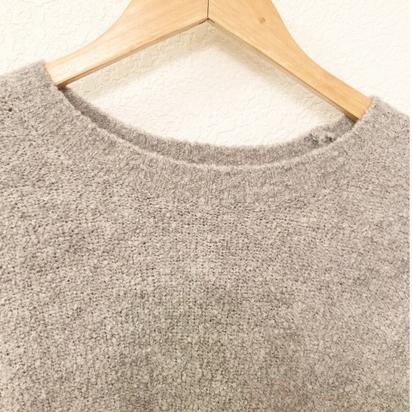EVERLANE The Teddy Boucle Crewneck Sweater in Heather Grey SZ: Medium - Picture 4 of 11